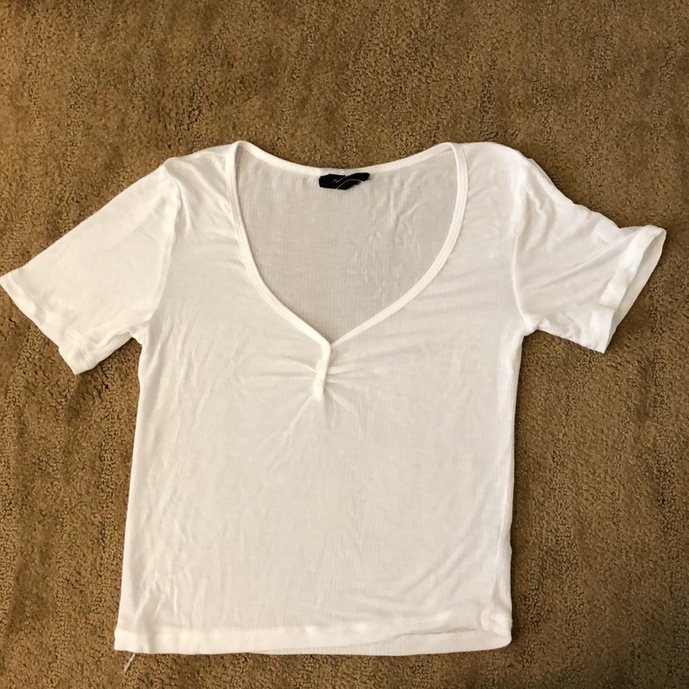 fitted white t shirt